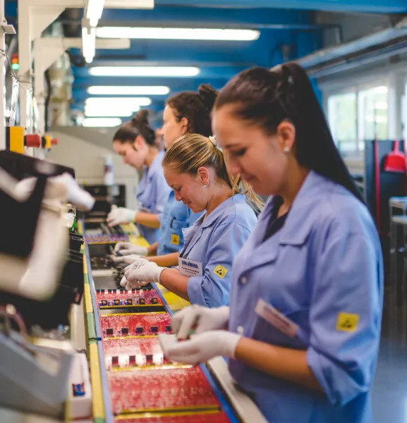 Services with scalable, flexible capacity